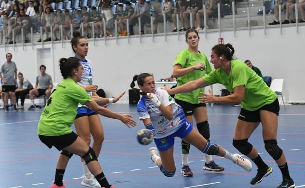 Imagen principal - El Caja Rural Aula se encuentra a sí mismo en el primer partido