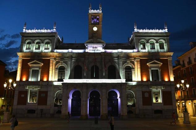 Iluminación ornamental del Ayuntamiento de Valladolid.
