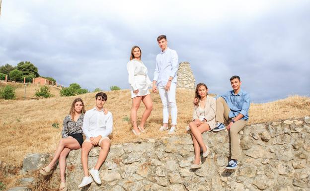 Los representantes de la juventud de Cabezón en las fiestas de este año.