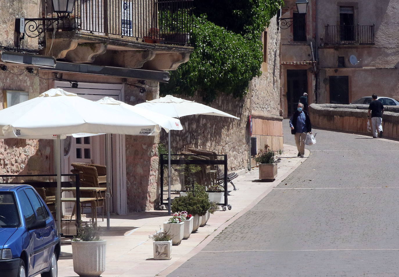 Sepúlveda también prohíbe el riego de jardines, el llenado de piscinas y el lavado de coches