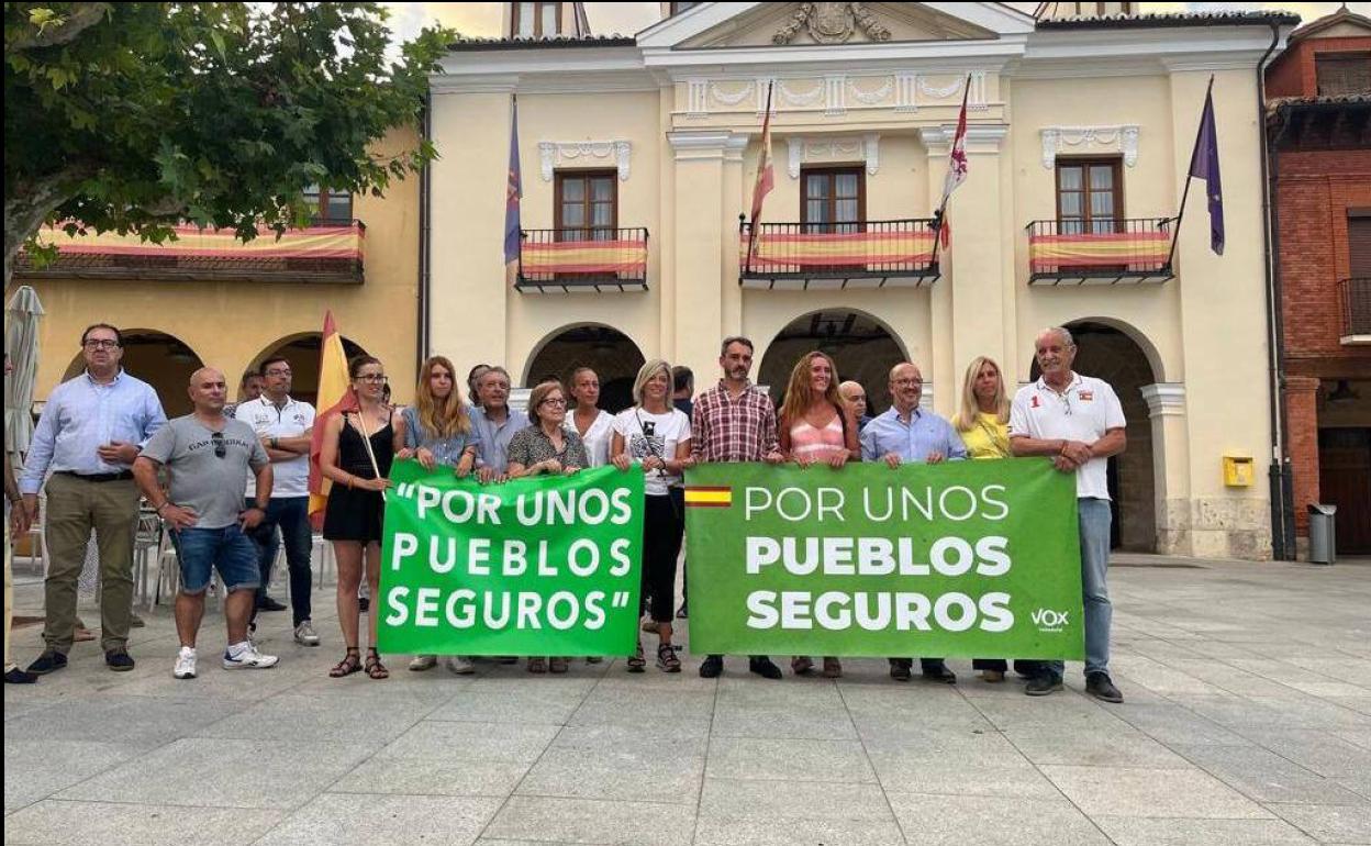 Concentración de simpatizantes de Vox en Simancas. 