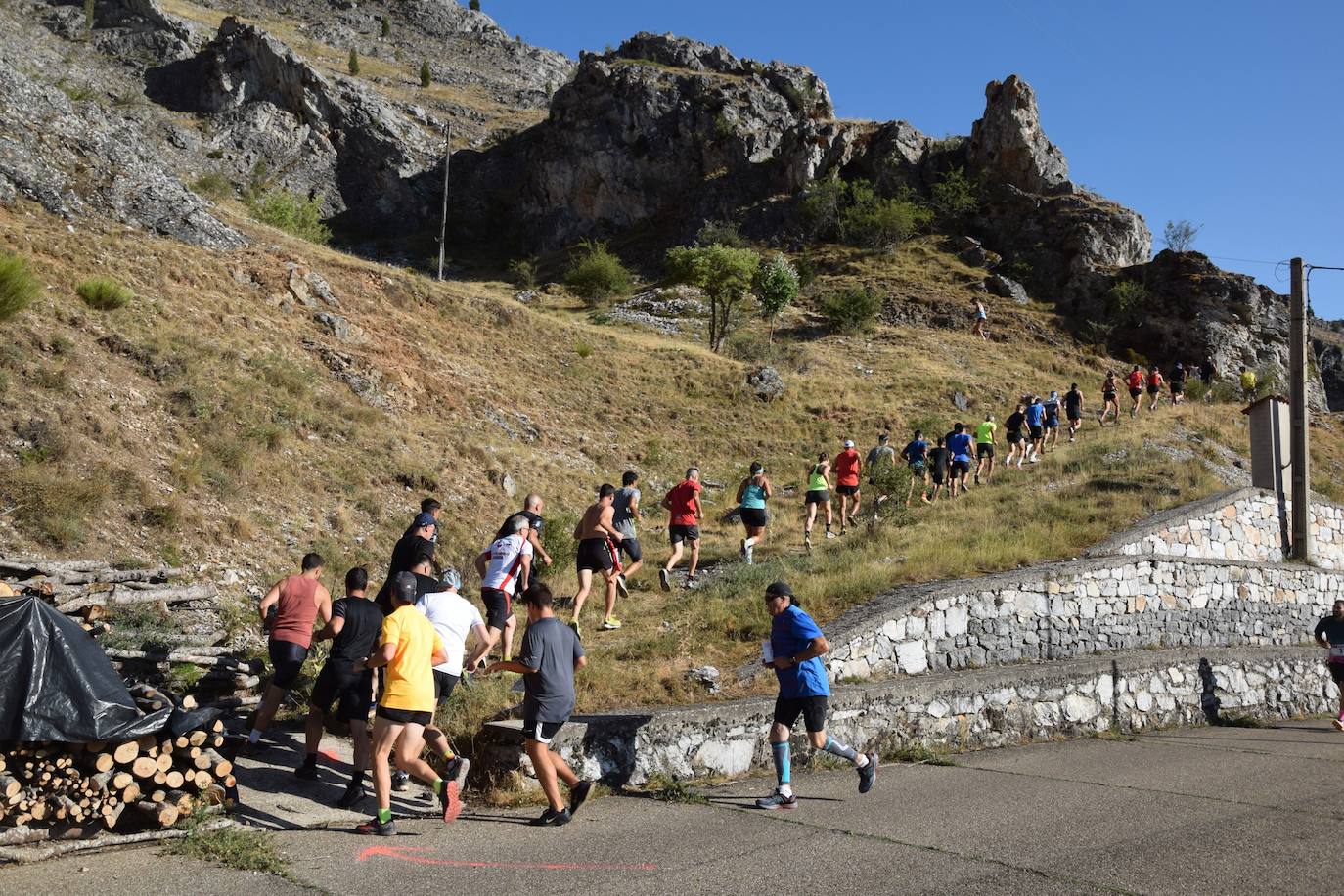 Fotos: La subida a la Cruz como apertura de las fiestas de Velilla