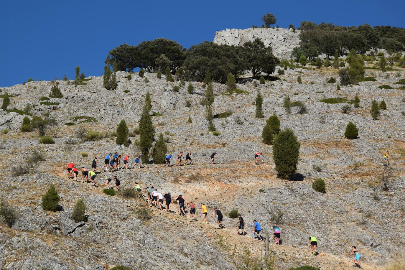 Fotos: La subida a la Cruz como apertura de las fiestas de Velilla