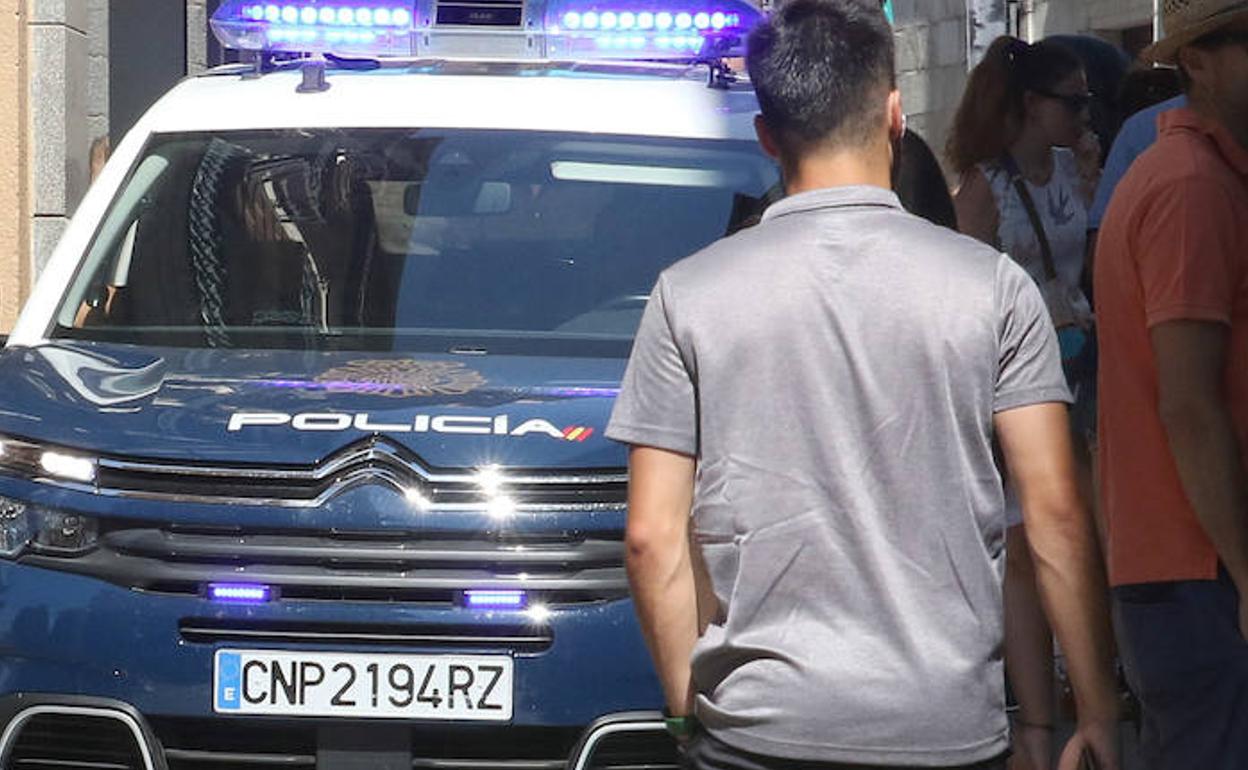 Patrulla de la Policía Nacional en Segovia.