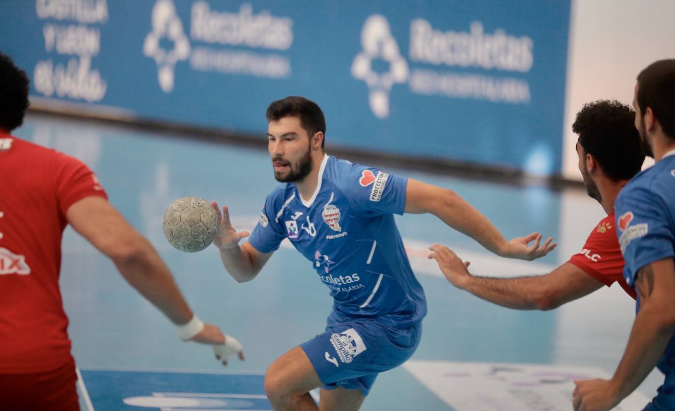 Fotos: El partido amistoso entre el Recoletas y El Haly