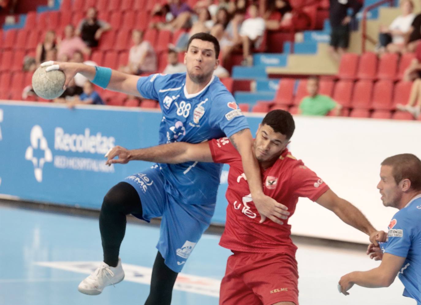 Fotos: El partido amistoso entre el Recoletas y El Haly