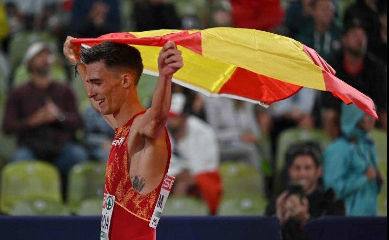 El salmantino celebra el bronce en el Europeo de atletismo de Múnich. 