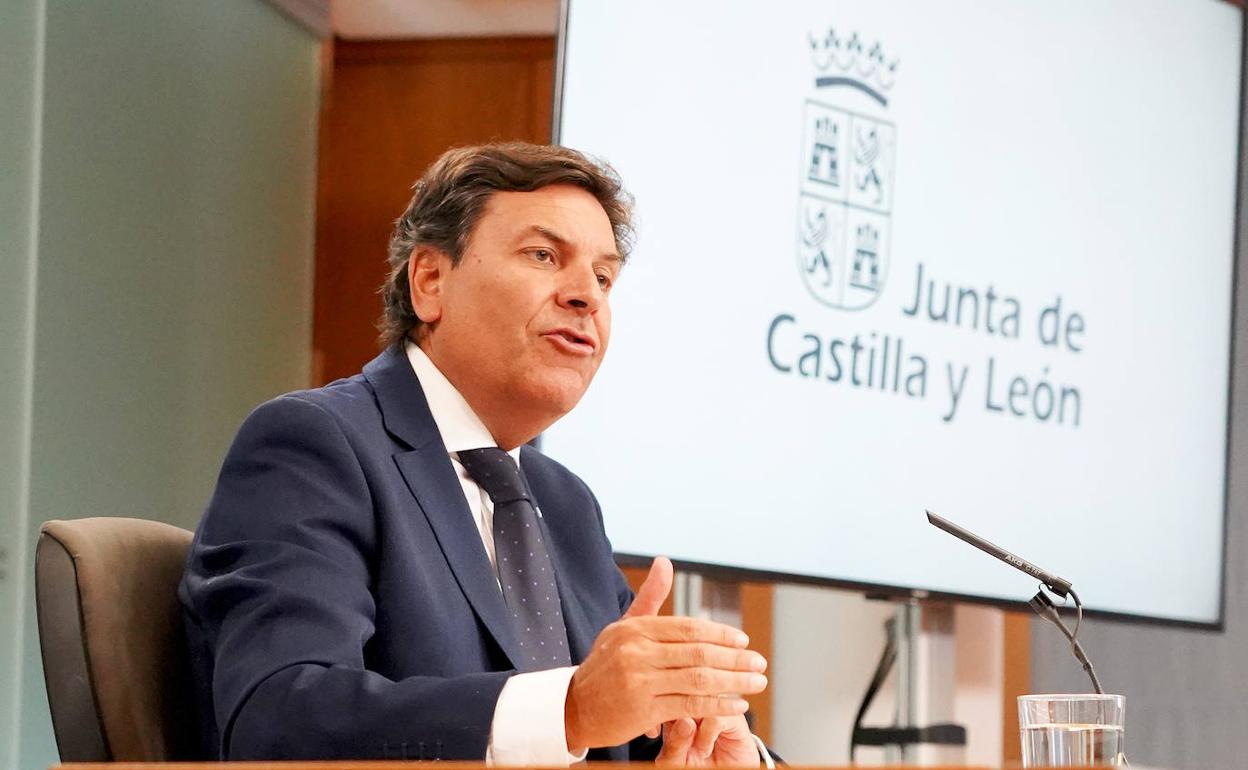 Carlos Fernández Carriedo, portavoz de la Junta, en la rueda de prensa posterior al Consejo de Gobierno. 