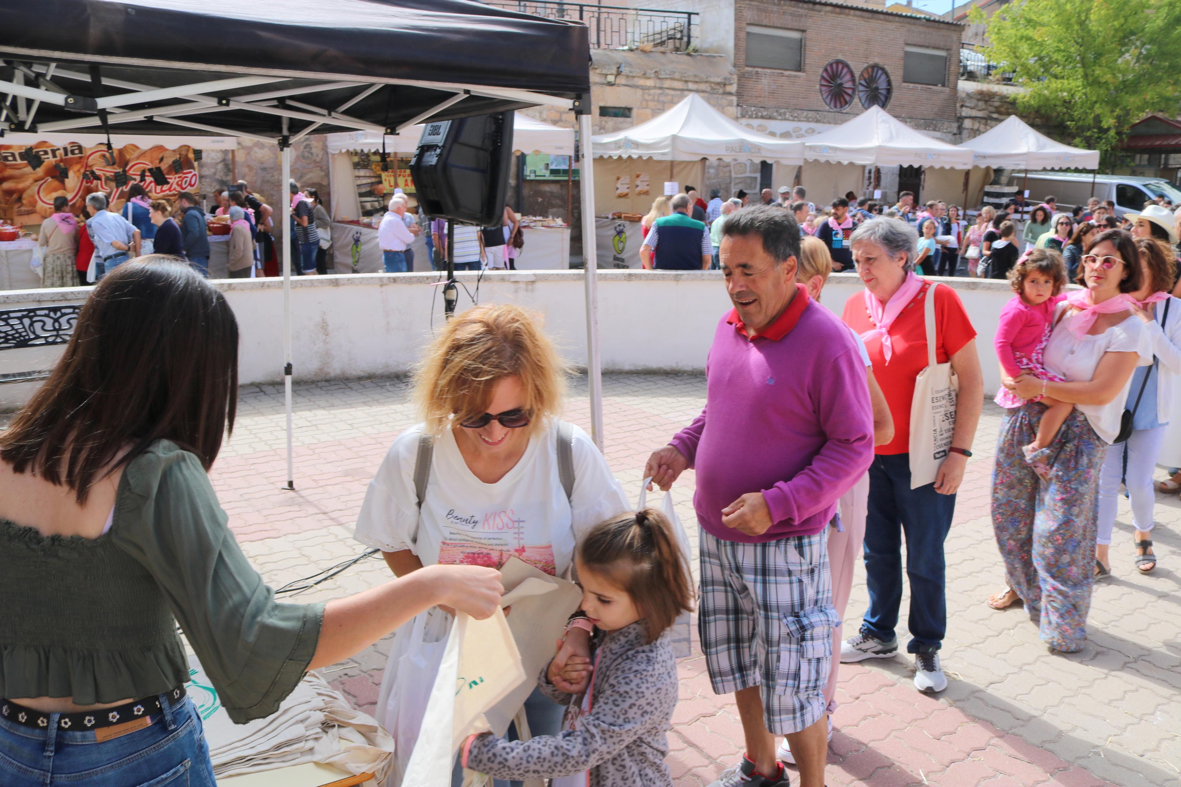 Vecinos y visitantes se volcaron con la Feria del Pan celebrada en Cobos de Cerrato