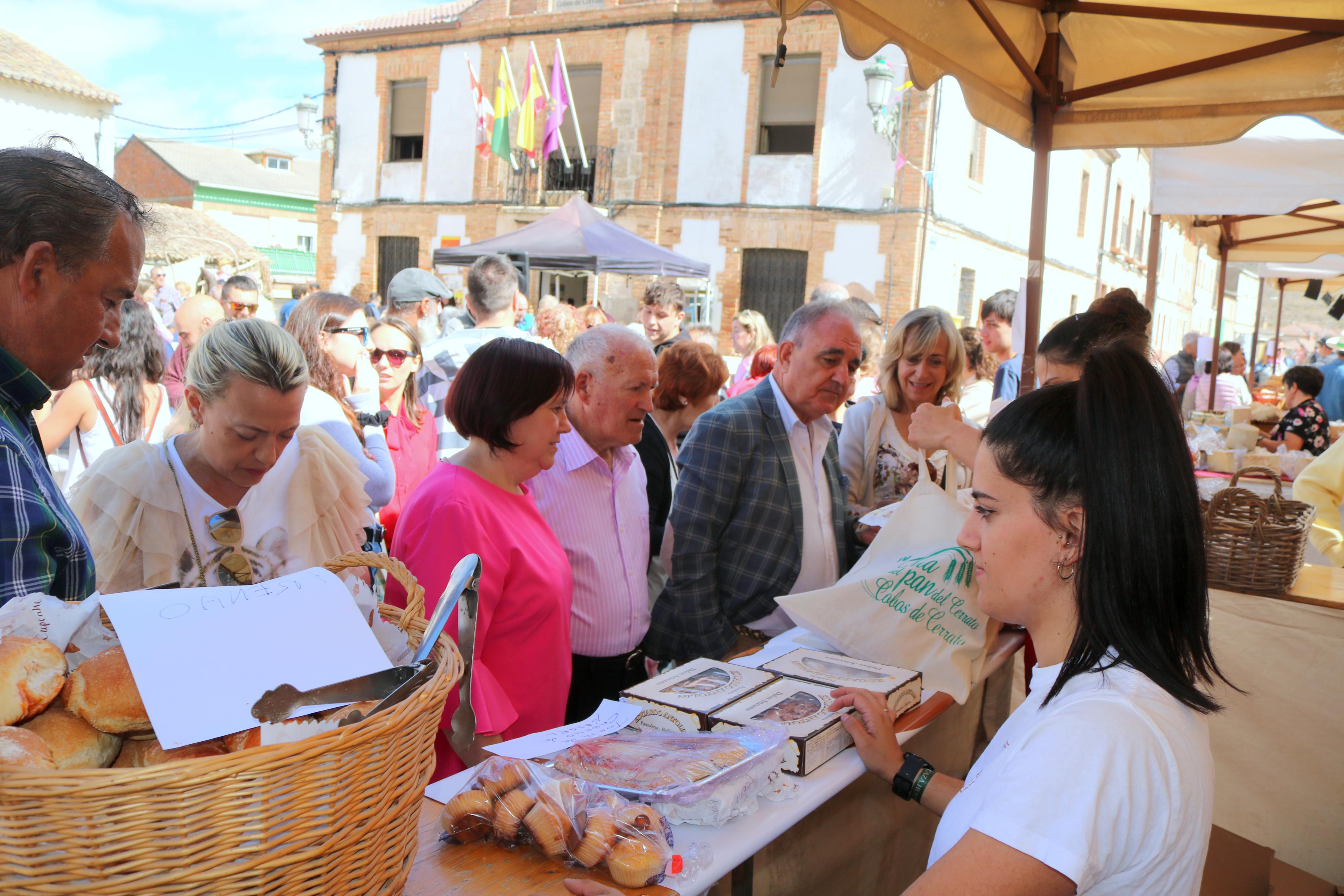 Vecinos y visitantes se volcaron con la Feria del Pan celebrada en Cobos de Cerrato