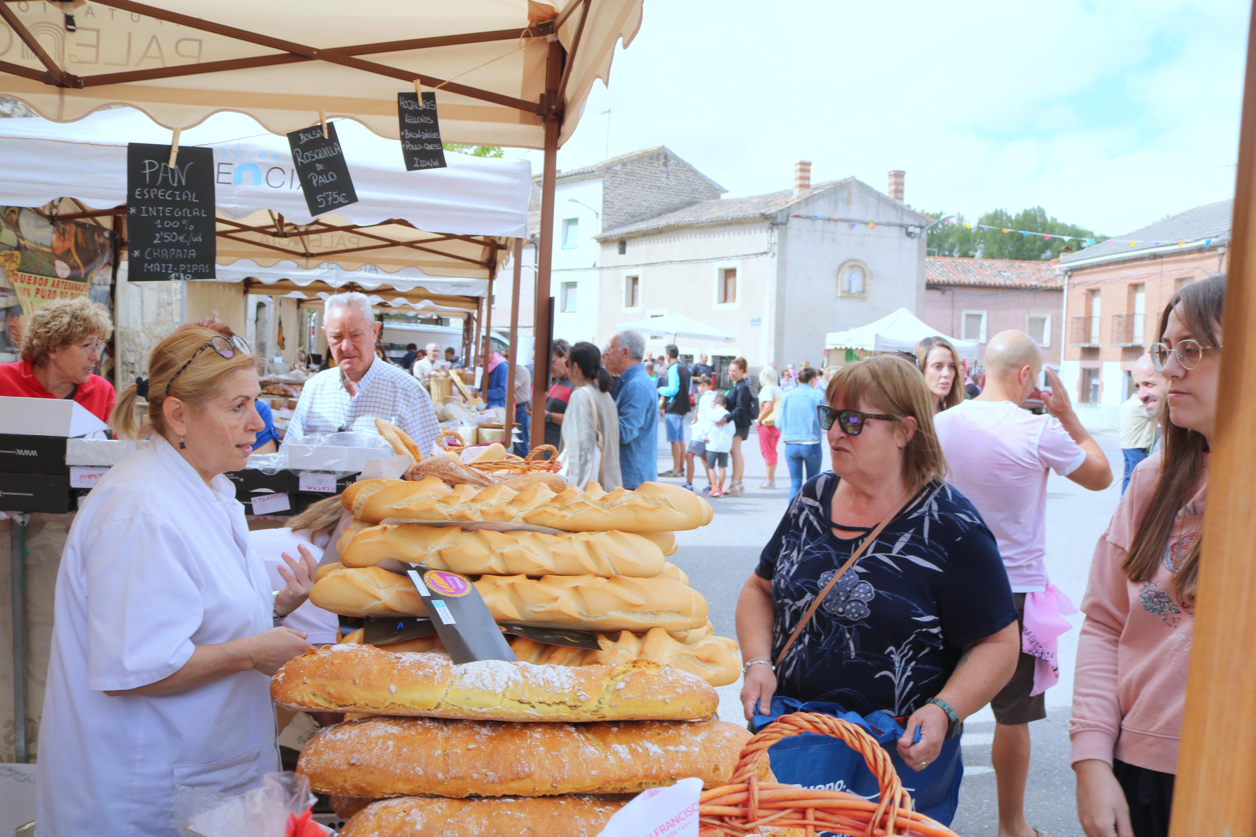 Vecinos y visitantes se volcaron con la Feria del Pan celebrada en Cobos de Cerrato