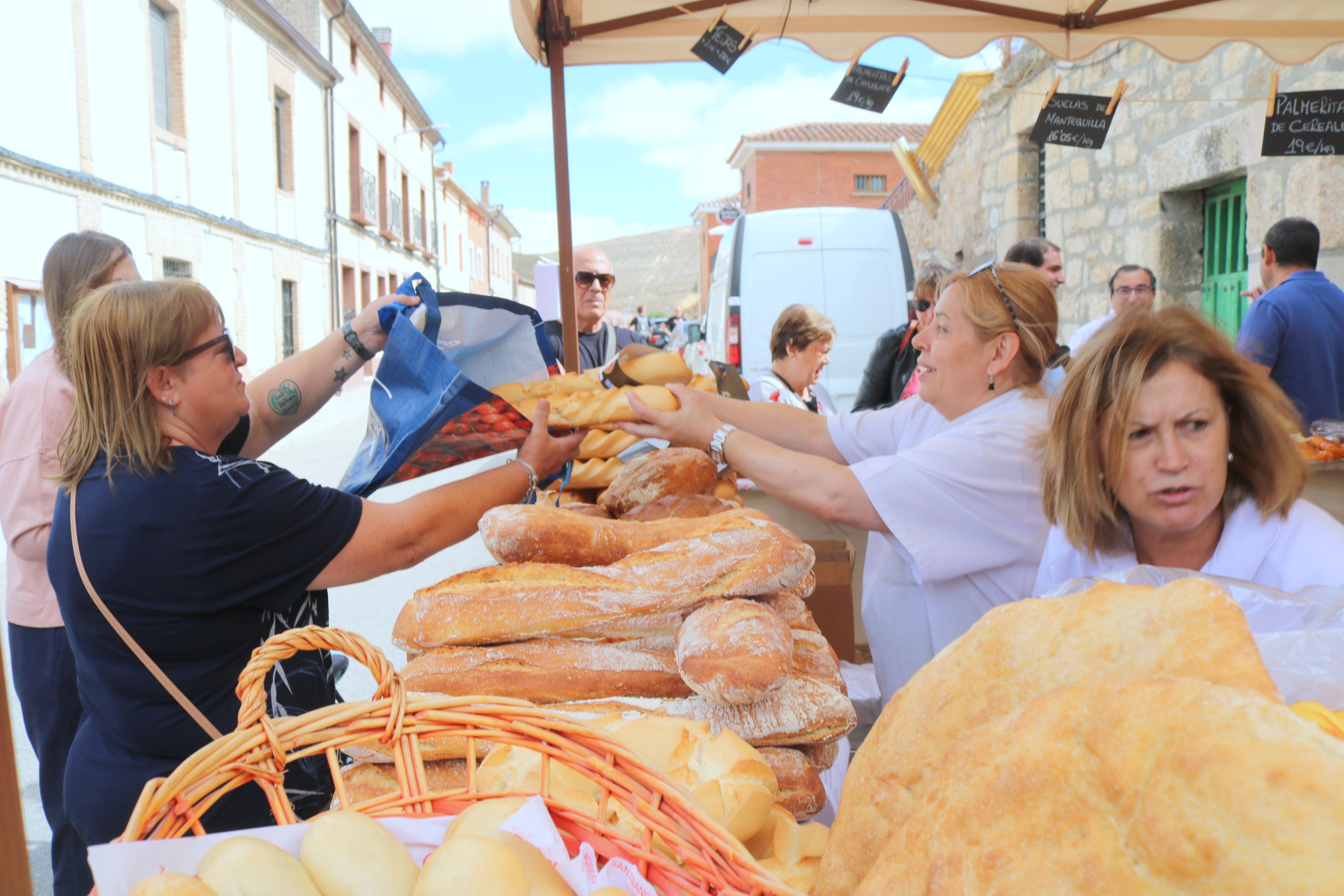 Vecinos y visitantes se volcaron con la Feria del Pan celebrada en Cobos de Cerrato