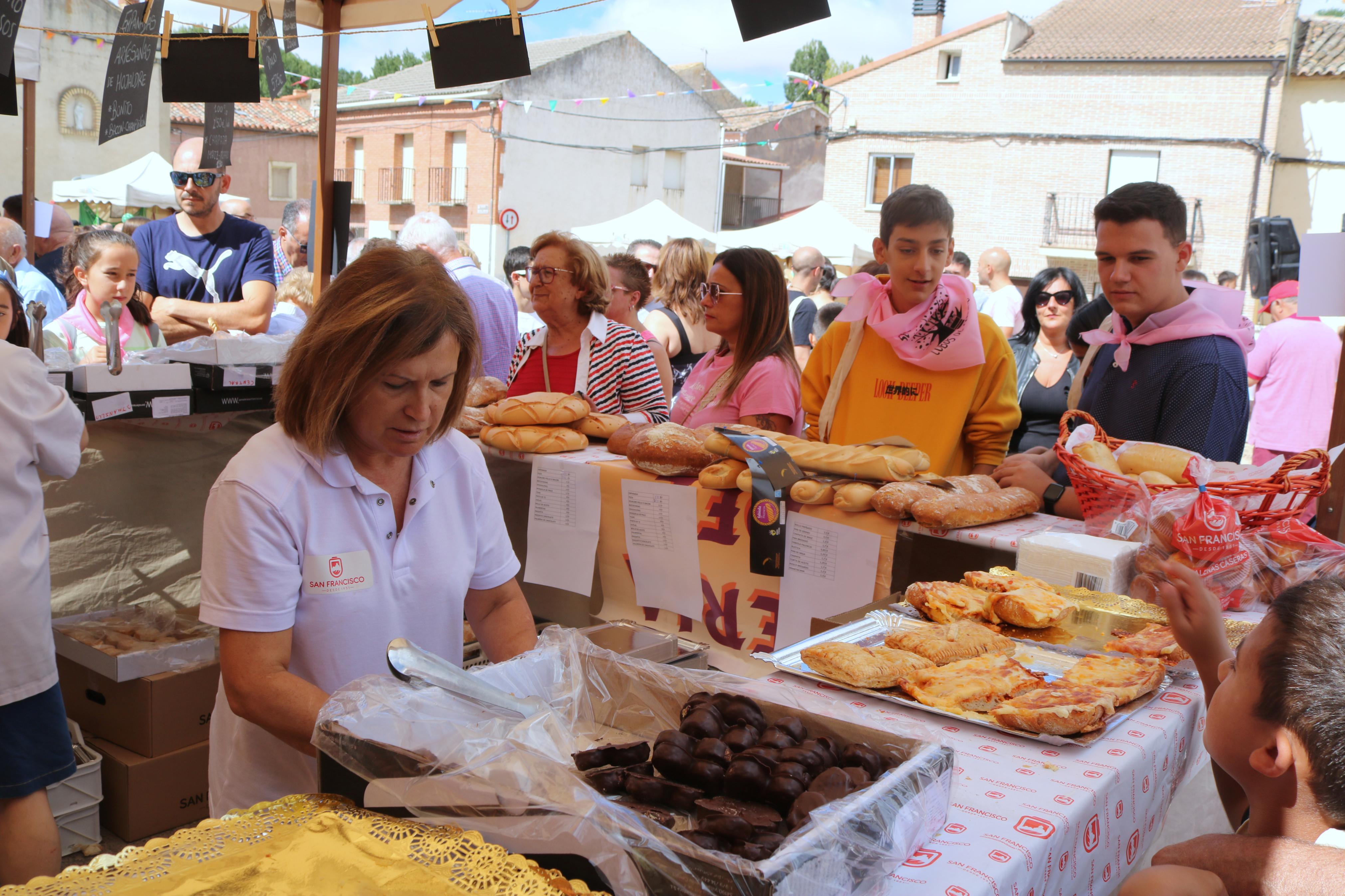 Vecinos y visitantes se volcaron con la Feria del Pan celebrada en Cobos de Cerrato