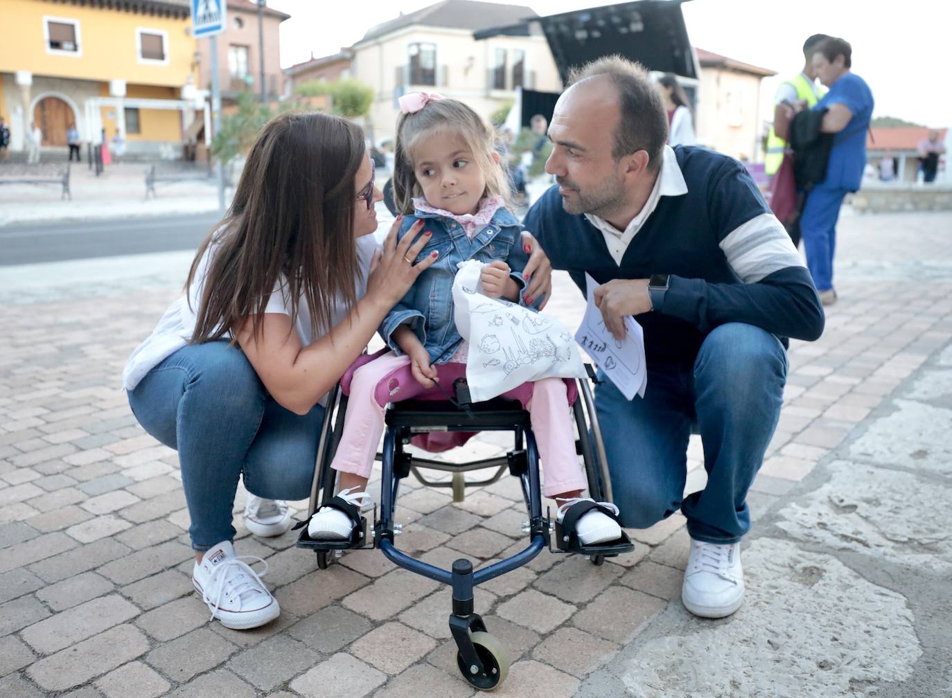 Fotos: Torrelobatón se une en un abrazo solidario para Julia