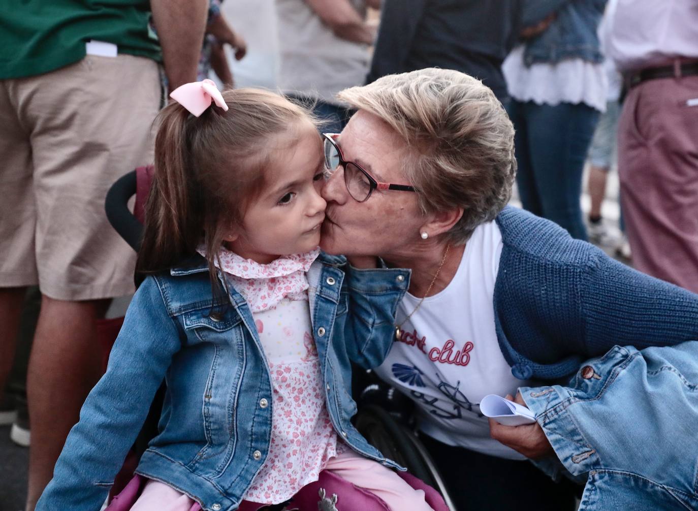 Fotos: Torrelobatón se une en un abrazo solidario para Julia