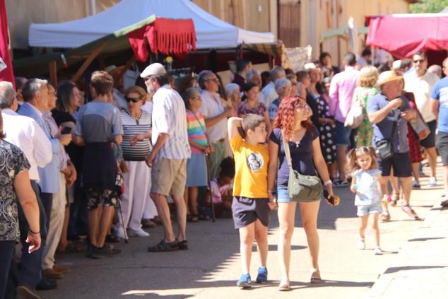 Fotos: Tordehumos celebra la vigésimo segunda edición de su popular Mercado Artesanal