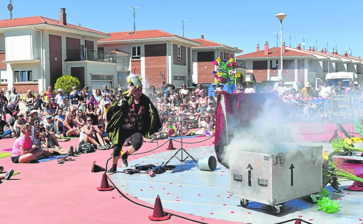 Espectáculo del grupo Los Barlou en Aguilar de Campoo. 