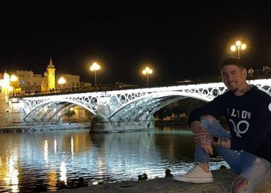 Imagen secundaria 1 - El futbolistas en sus escapadas a su querida Andalucía. 