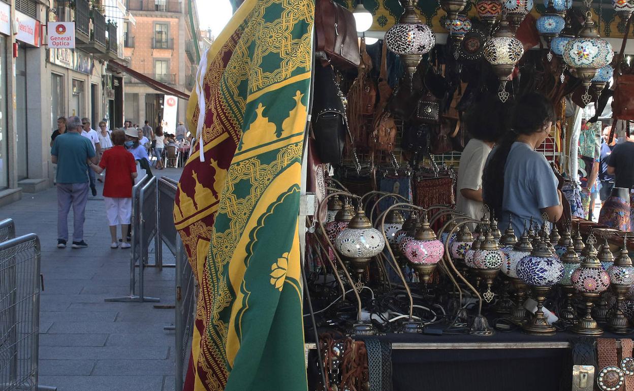 Feria ubicada en la avenida del Acueducto de Segovia.