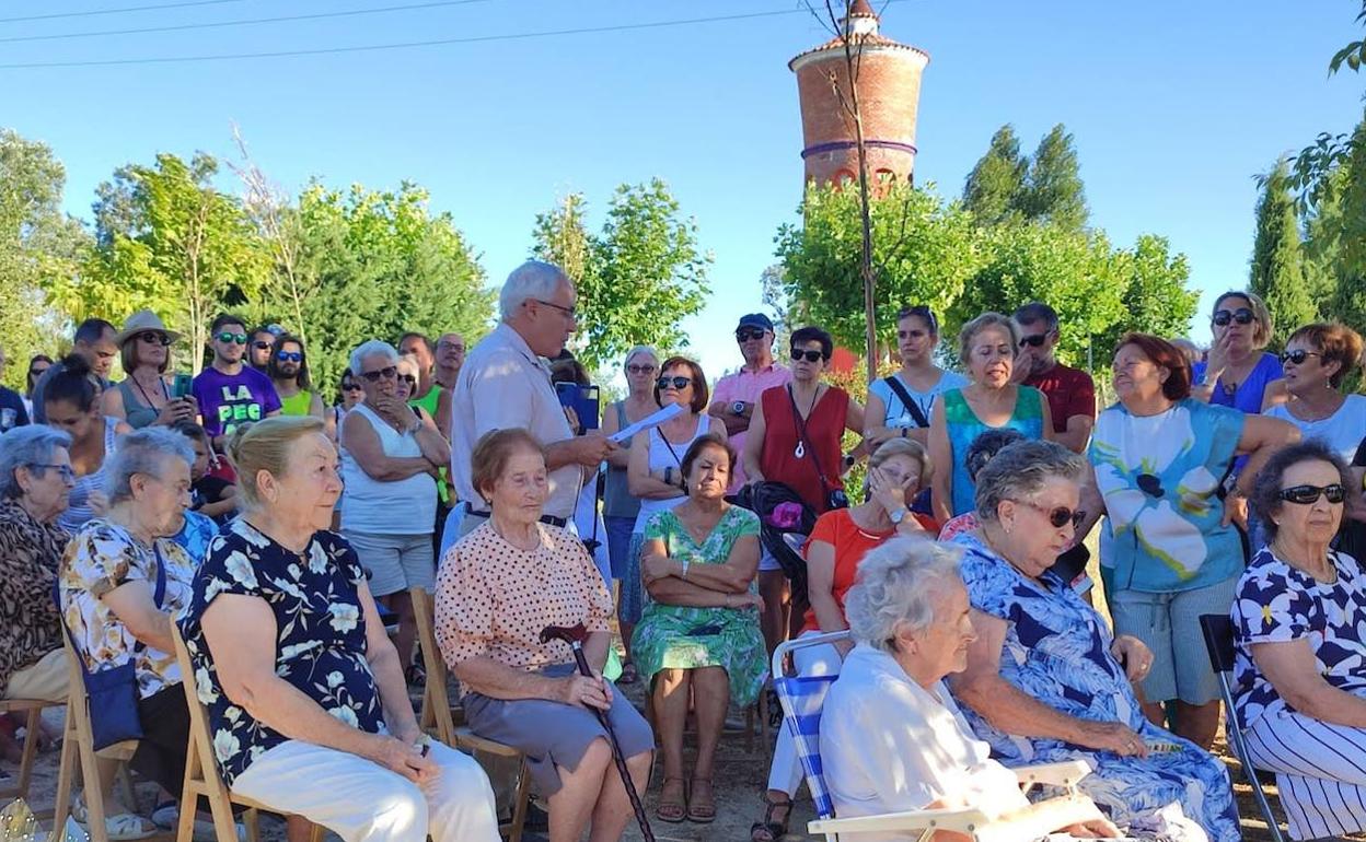 Las mujeres de Hornillos de Eresma en el nuevo parque de la Artizuela. 