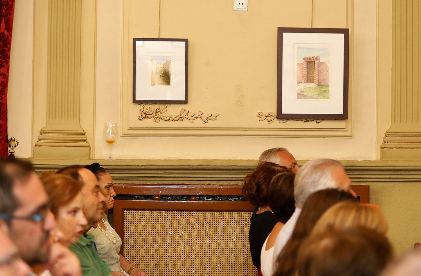 Antonio Álamo, a la derecha, durante su lectura del pregón en el Casino de Palencia