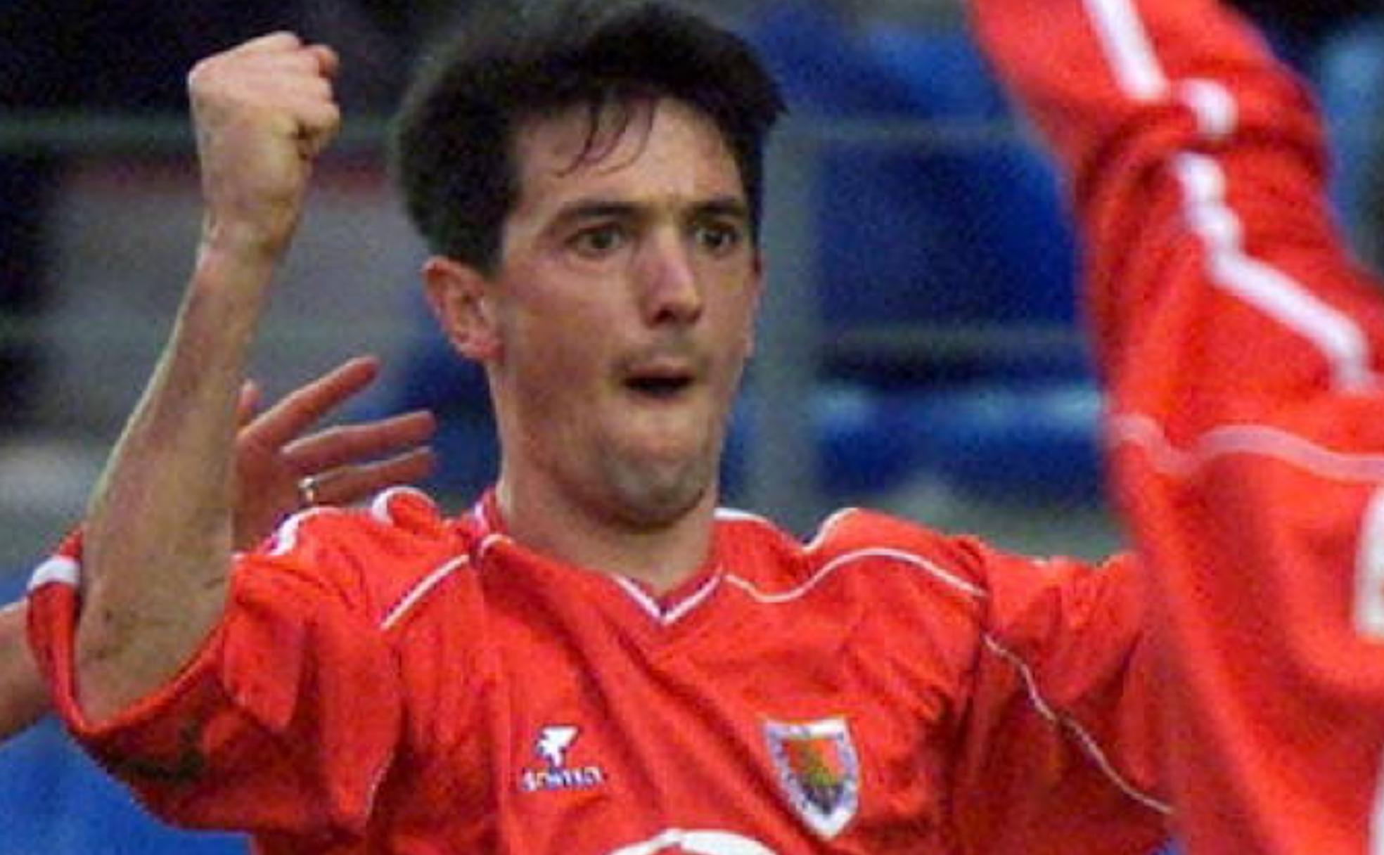 Pacheta celebra un gol con la camiseta del Numancia en el año 2002