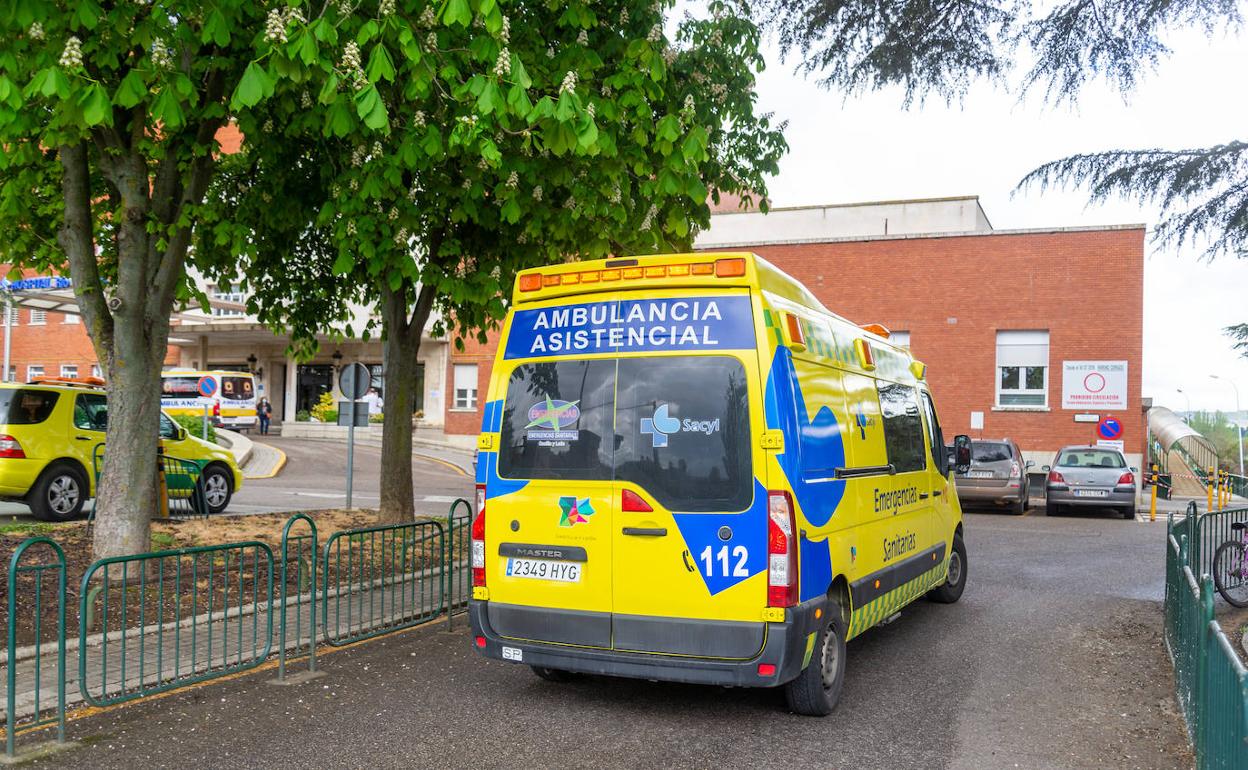 Palencia: Atrapado en la cabina el conductor de un camión que transportaba ganado en Guardo