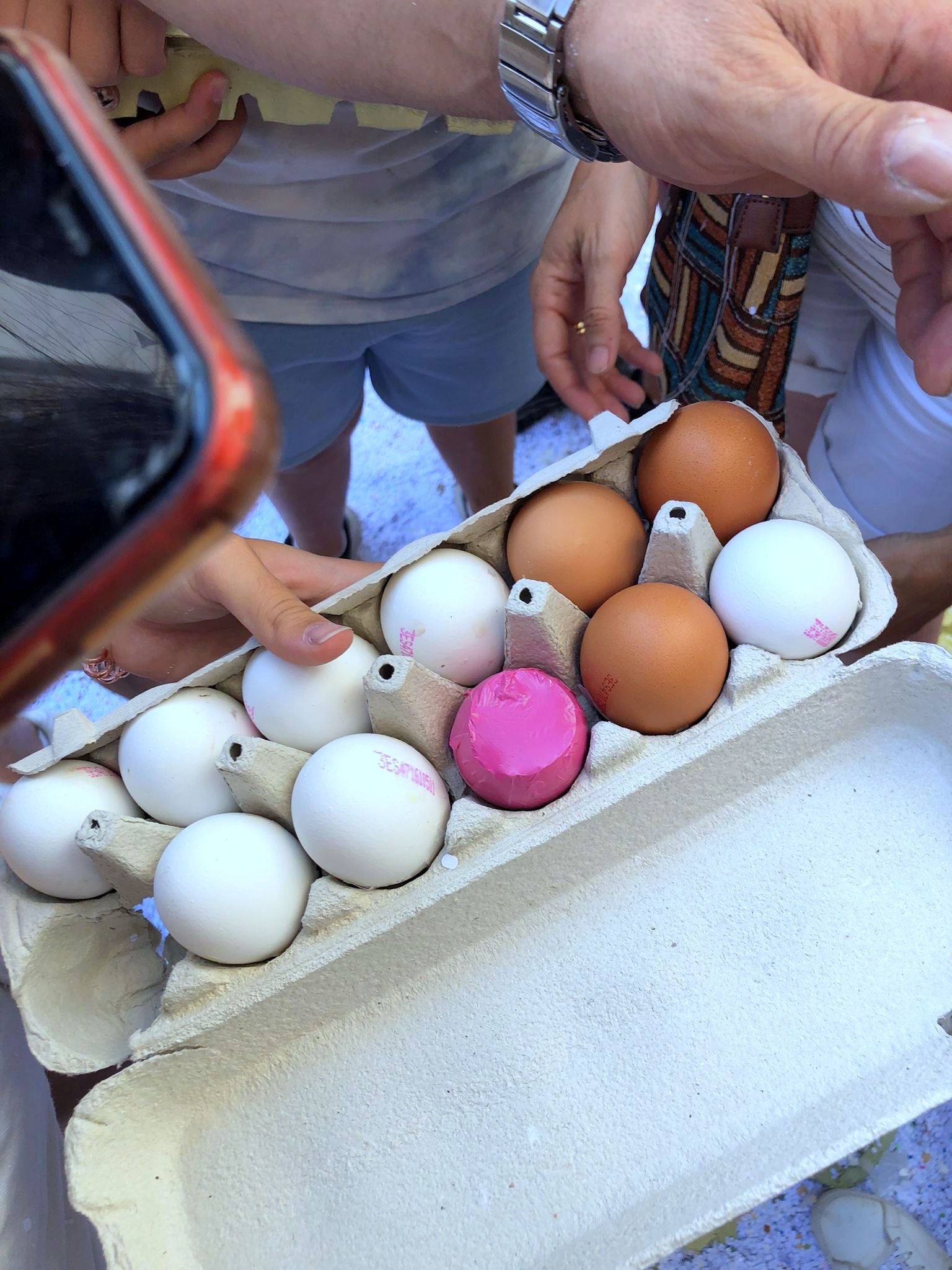 Dueñas vivió una batalla campal con su particular 'guerra de huevos'