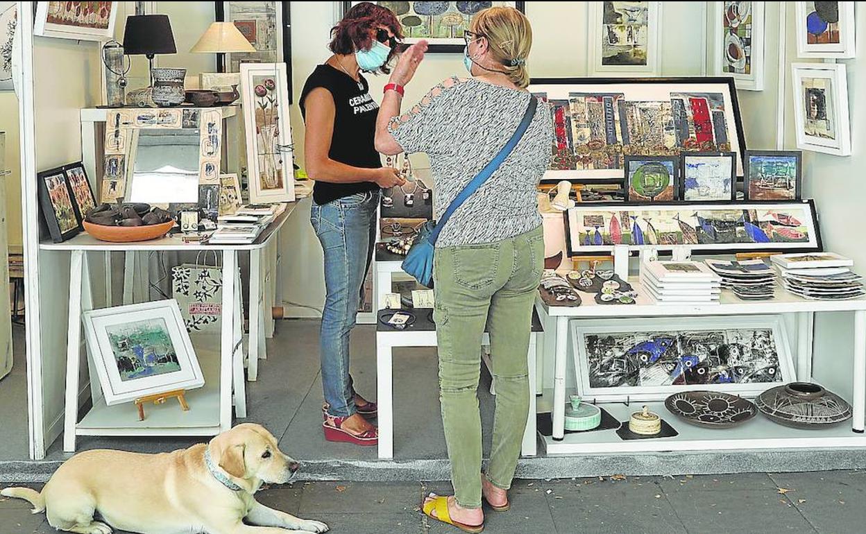 Expositor en la edición 2021 de la Feria de Artesanía de Palencia.