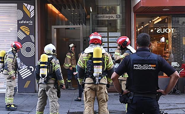 Un incendio de cableado pone en alerta a los vecinos del centro de Valladolid