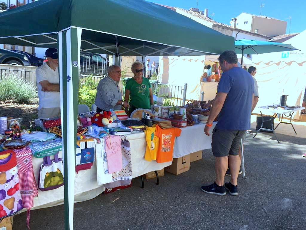 Cevico Navero contó con varios artesanos y productores alimentarios de la comarca