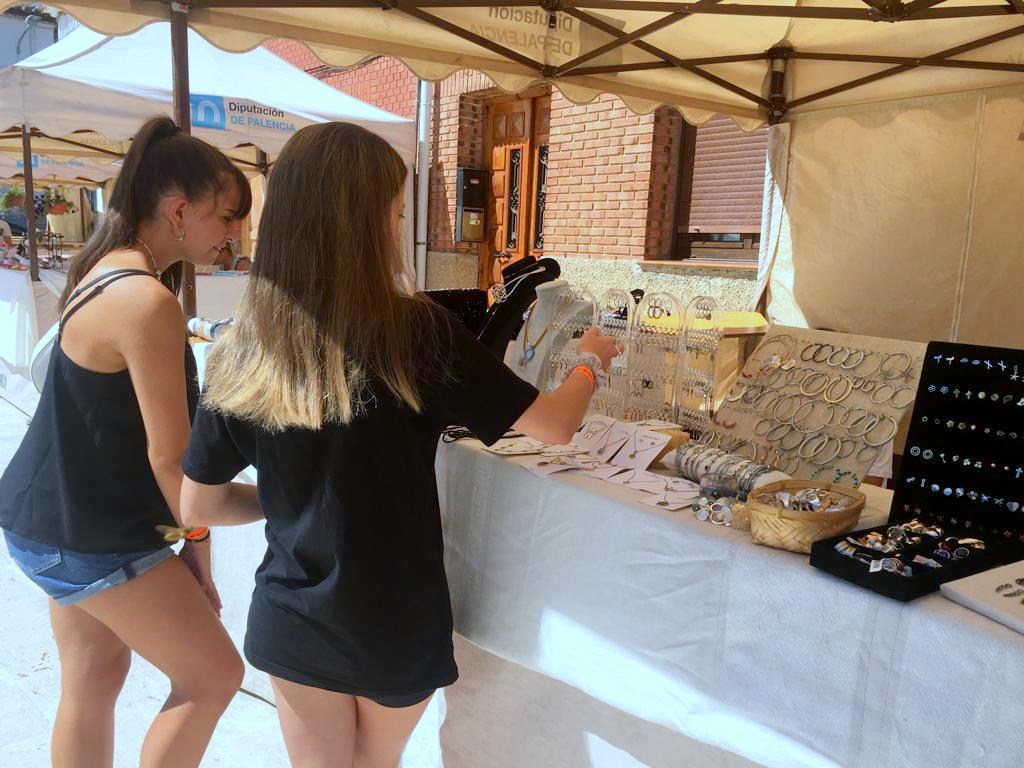 Cevico Navero contó con varios artesanos y productores alimentarios de la comarca