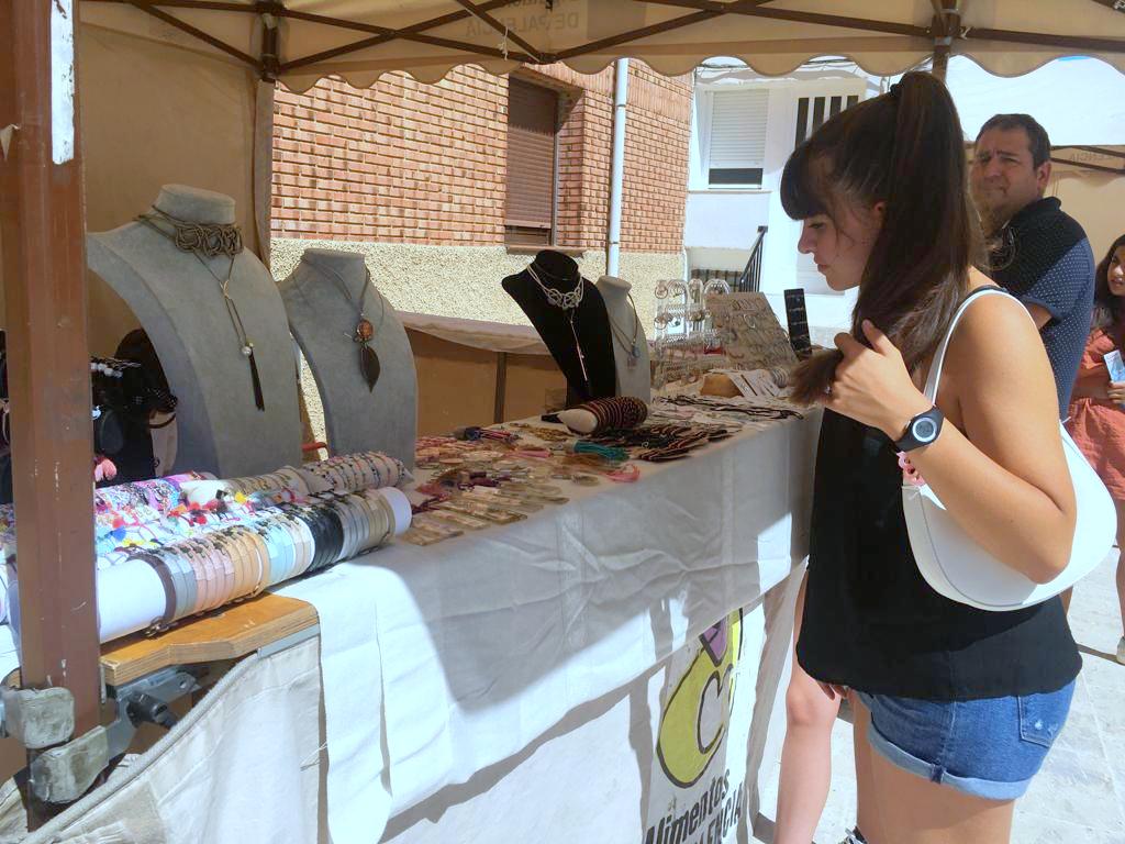 Cevico Navero contó con varios artesanos y productores alimentarios de la comarca