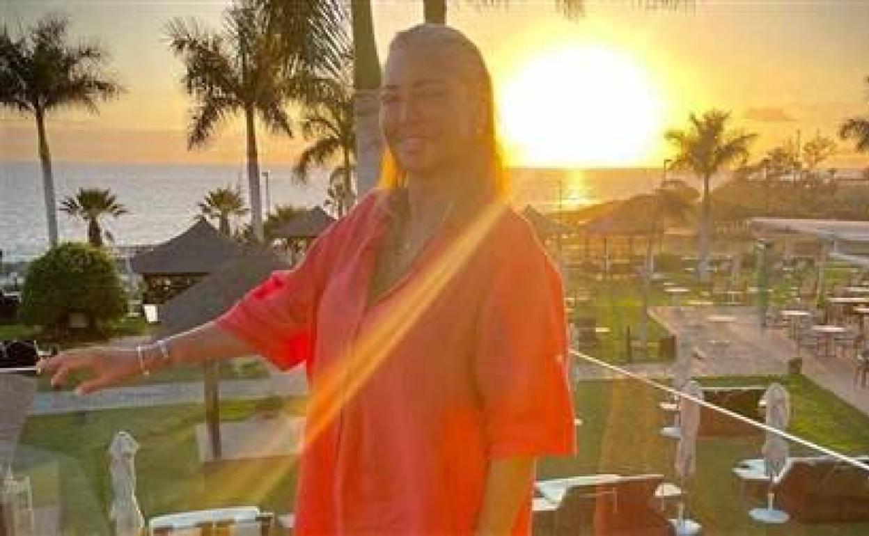 Belén Esteban y Miguel Marcos disfrutan sus vacaciones en un resort de lujo en Tenerife