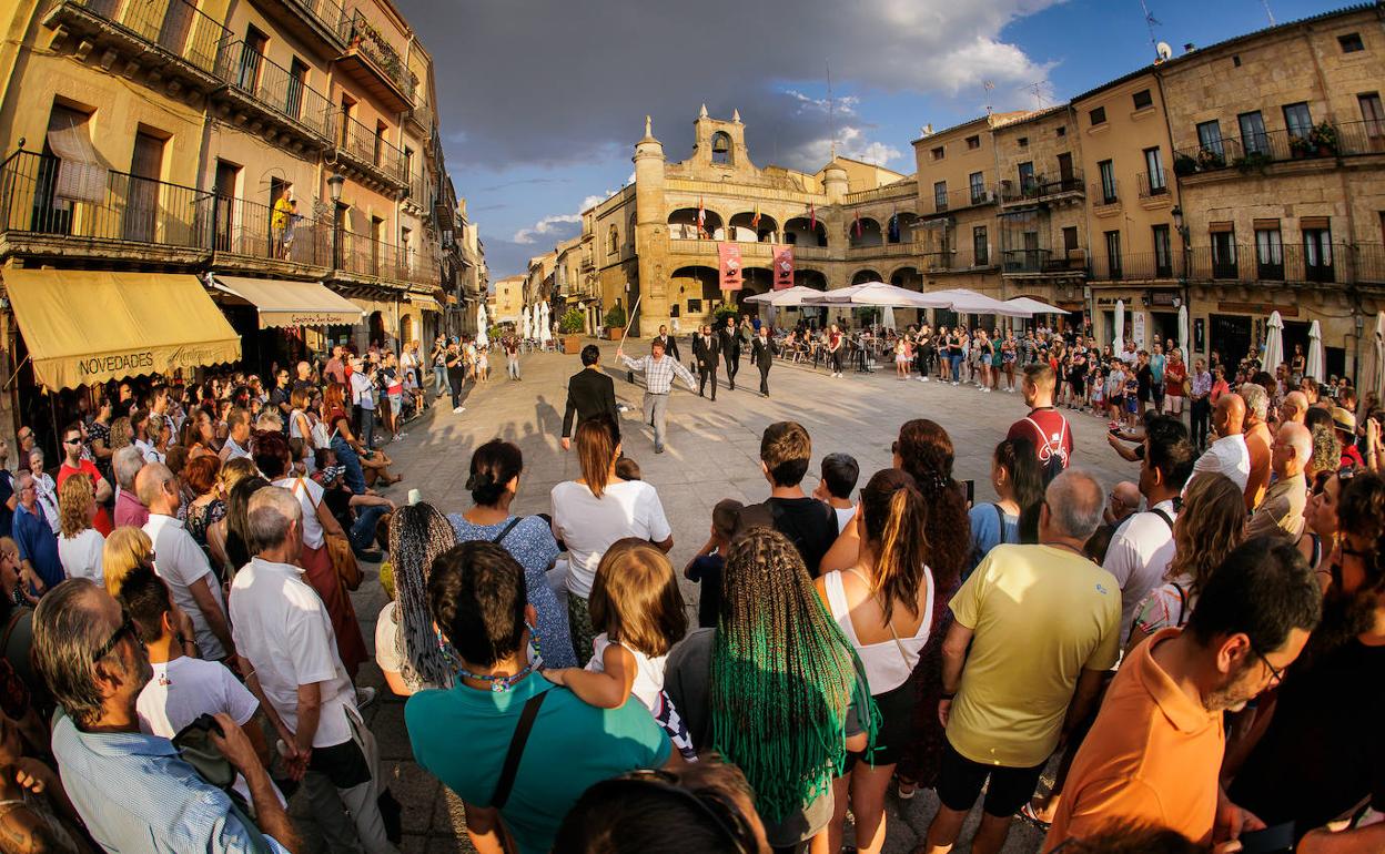 Plaza Mayor de Ciudad Rodrigo durante una actuación.