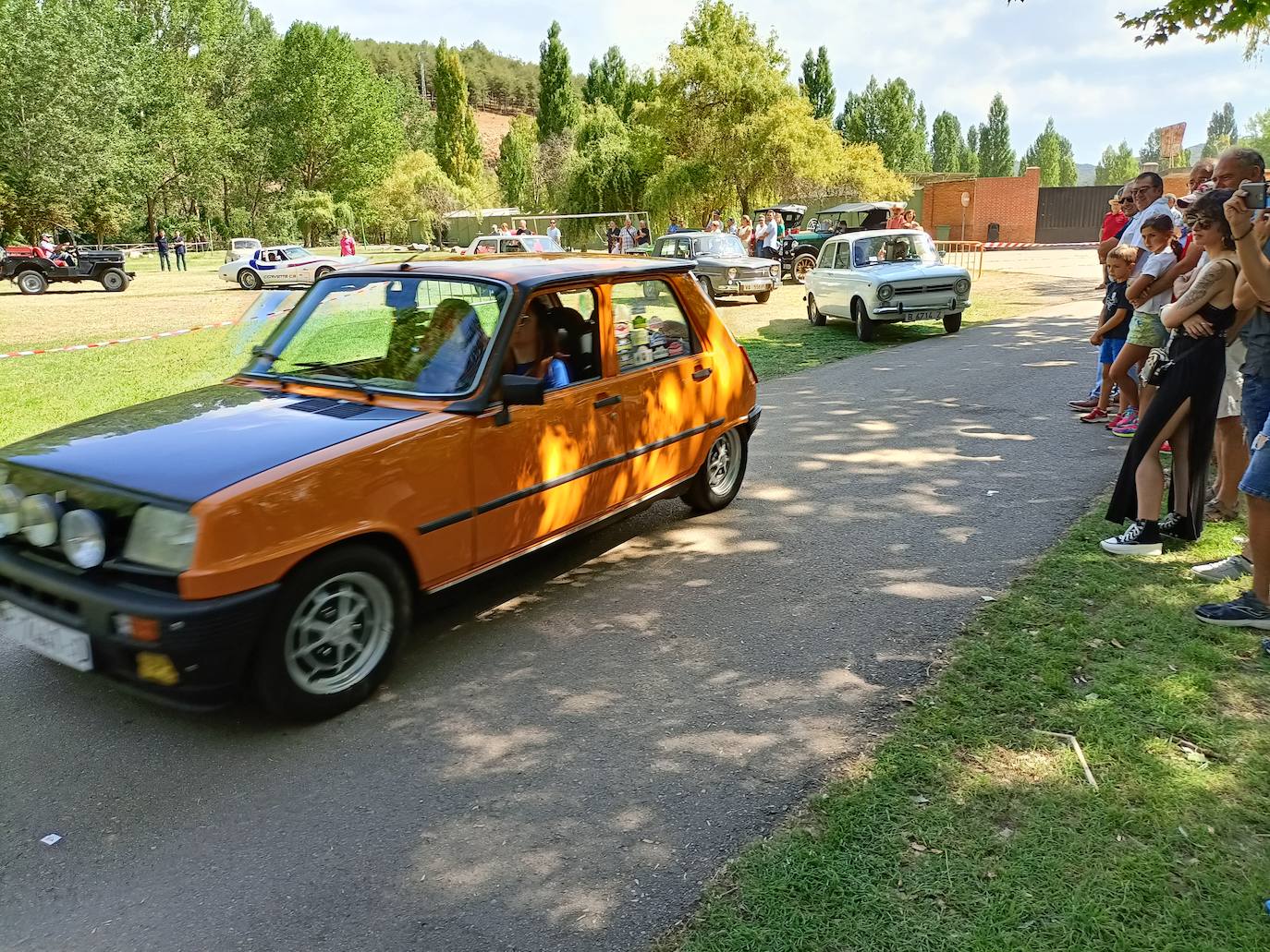 Fotos: Los coches clásicos invaden Alar del Rey
