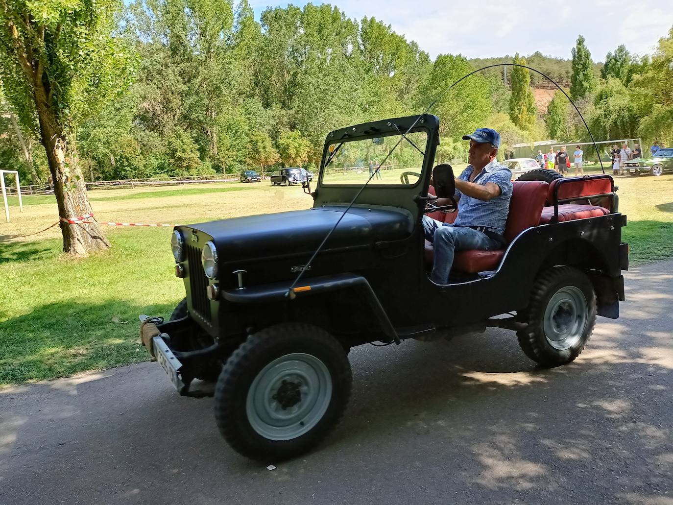 Fotos: Los coches clásicos invaden Alar del Rey