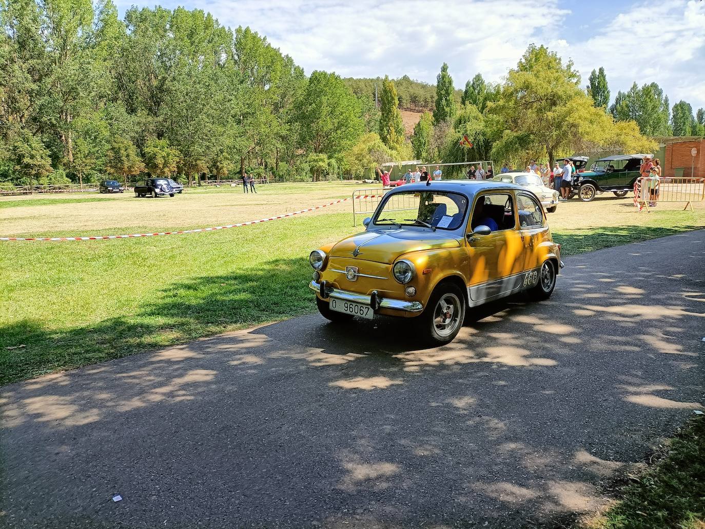 Fotos: Los coches clásicos invaden Alar del Rey