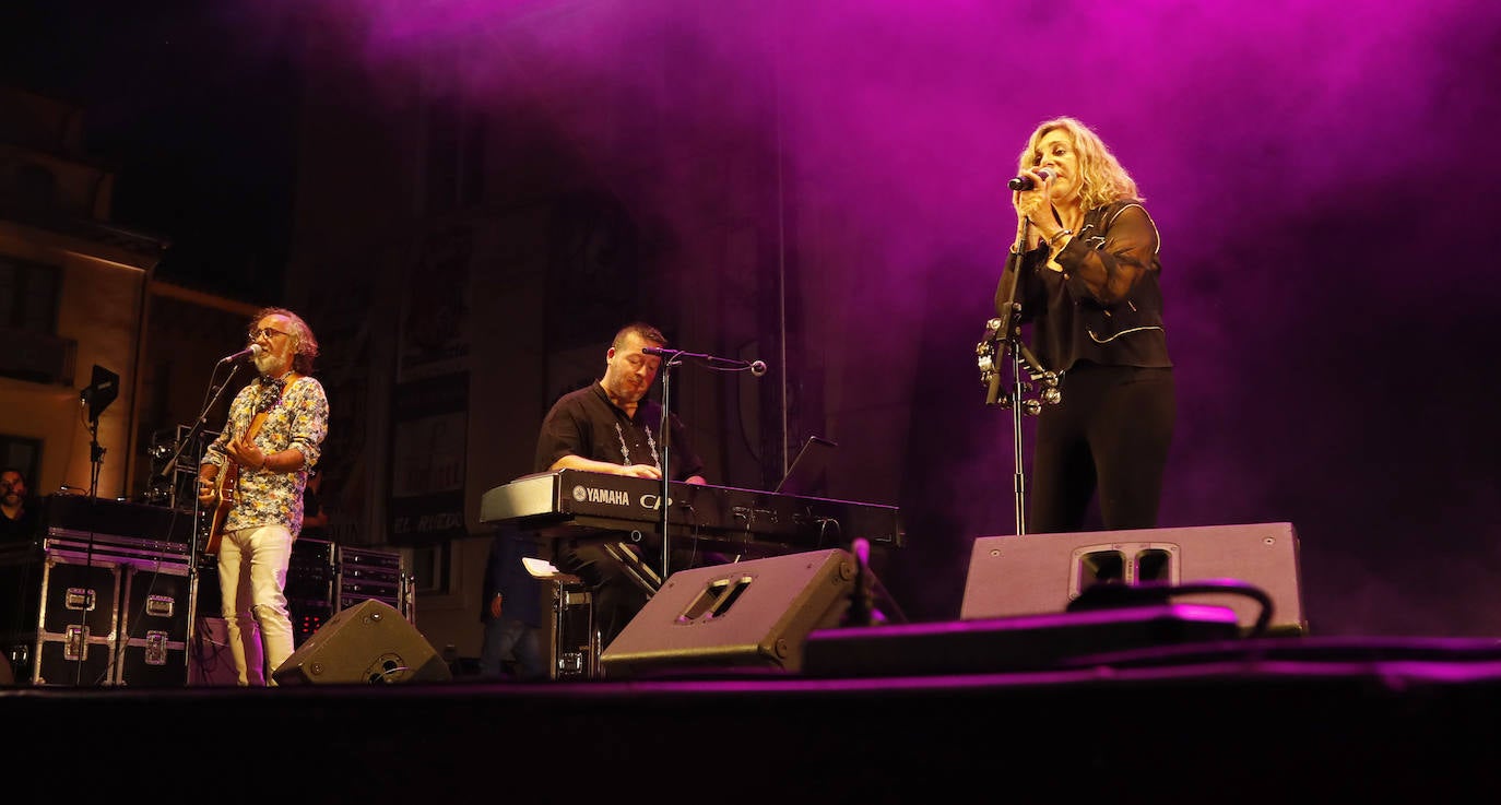 Fotos: Cómplices hace romántica la Plaza Mayor de Palencia