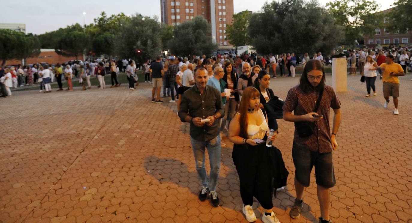 Fotos: Raphael se entrega en Palencia