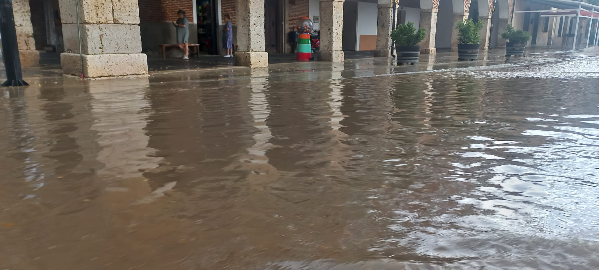 Fotos: La tormenta descarga granizo y anega calles en La Seca