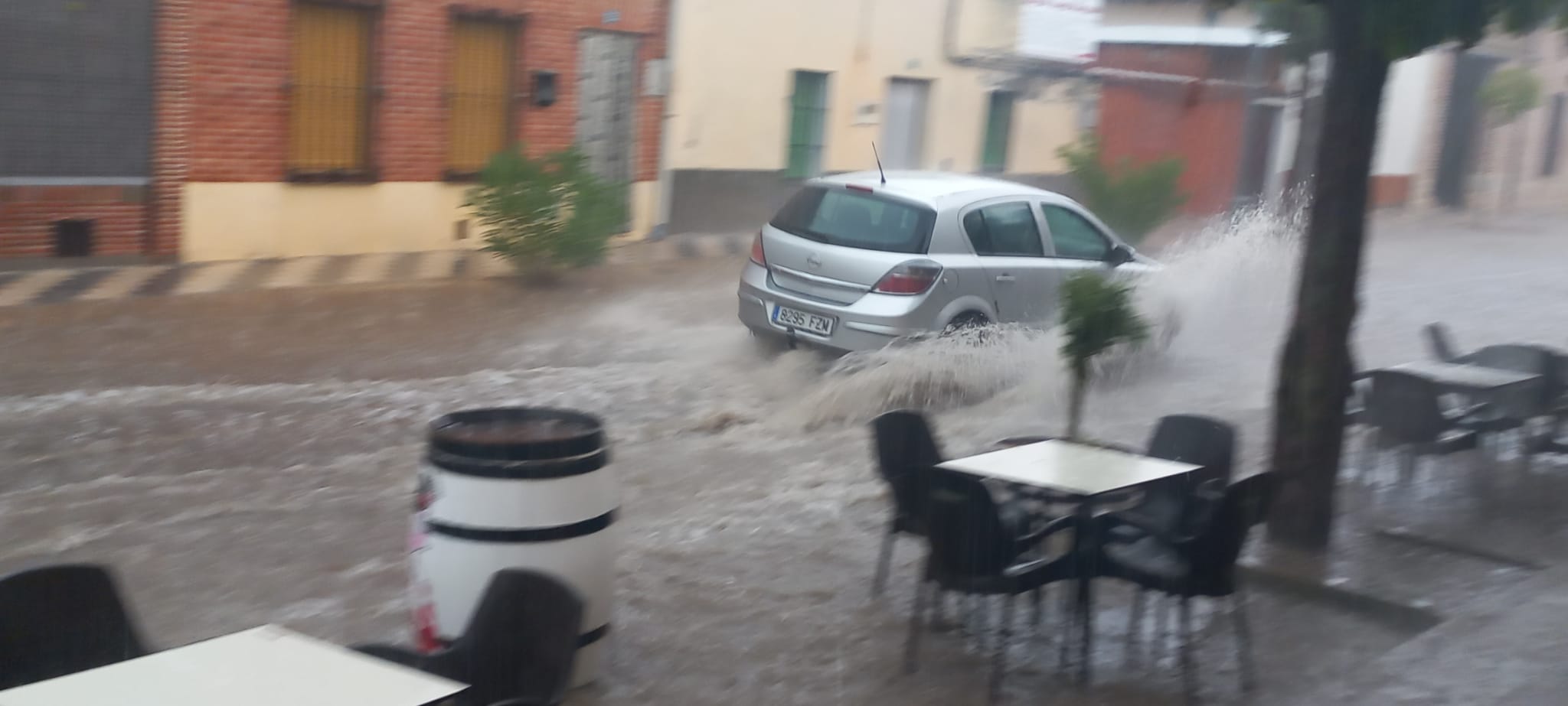 Fotos: La tormenta descarga granizo y anega calles en La Seca