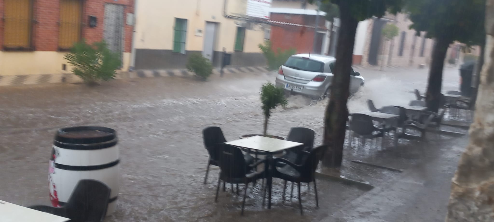 Fotos: La tormenta descarga granizo y anega calles en La Seca