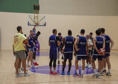 Imagen secundaria 1 - El Real Valladolid Baloncesto ya trabaja de nuevo