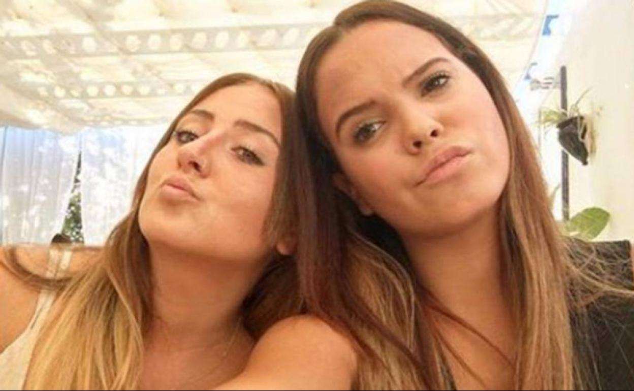 Rocío Flores y Gloria Camila.