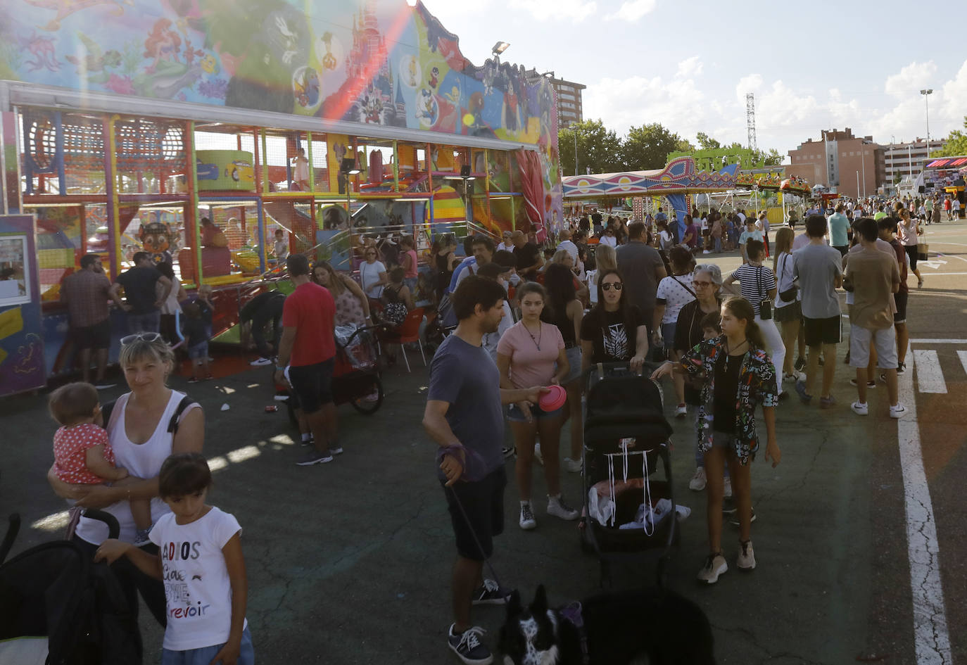 Los más pequeños podrán disfrutar de los tiovivos y los coches de chopque hasta el domingo 2