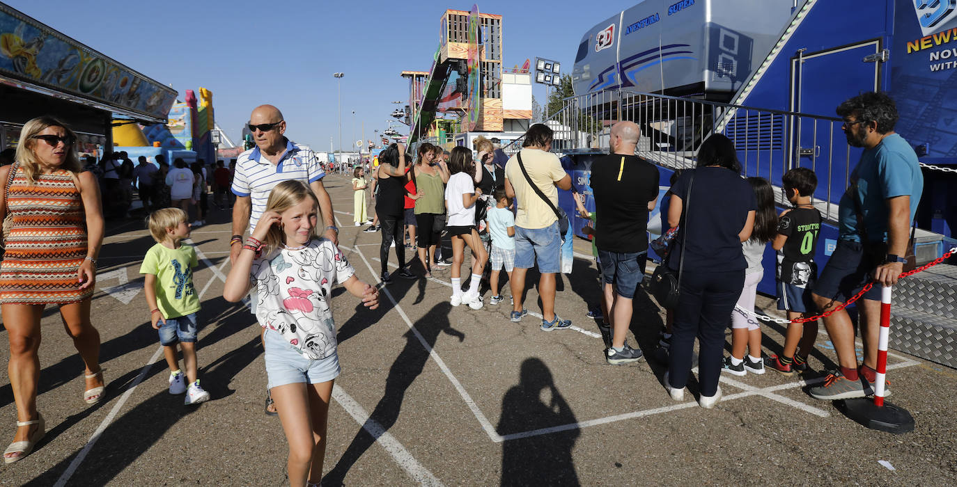 Los más pequeños podrán disfrutar de los tiovivos y los coches de chopque hasta el domingo 2