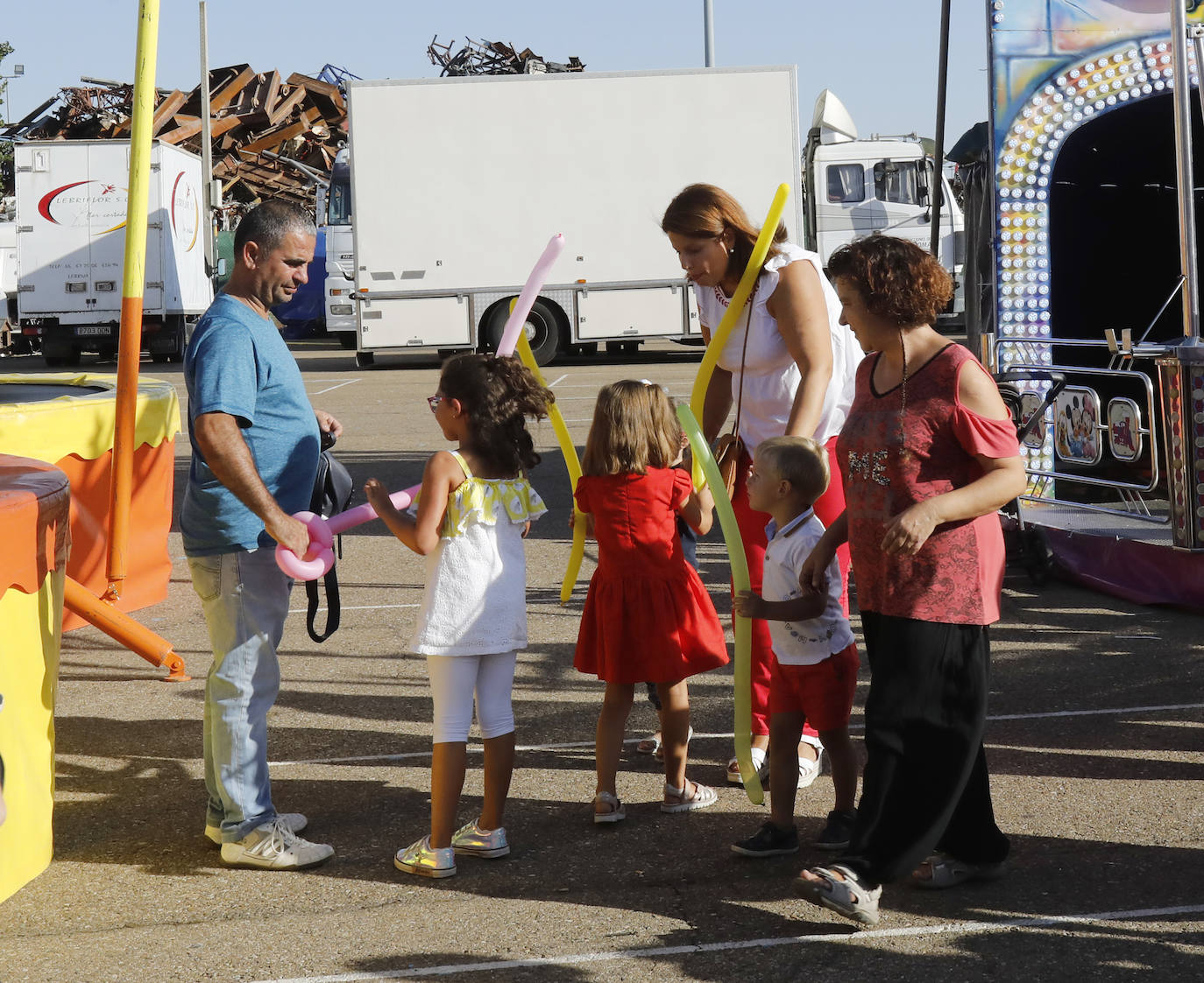 Los más pequeños podrán disfrutar de los tiovivos y los coches de chopque hasta el domingo 2