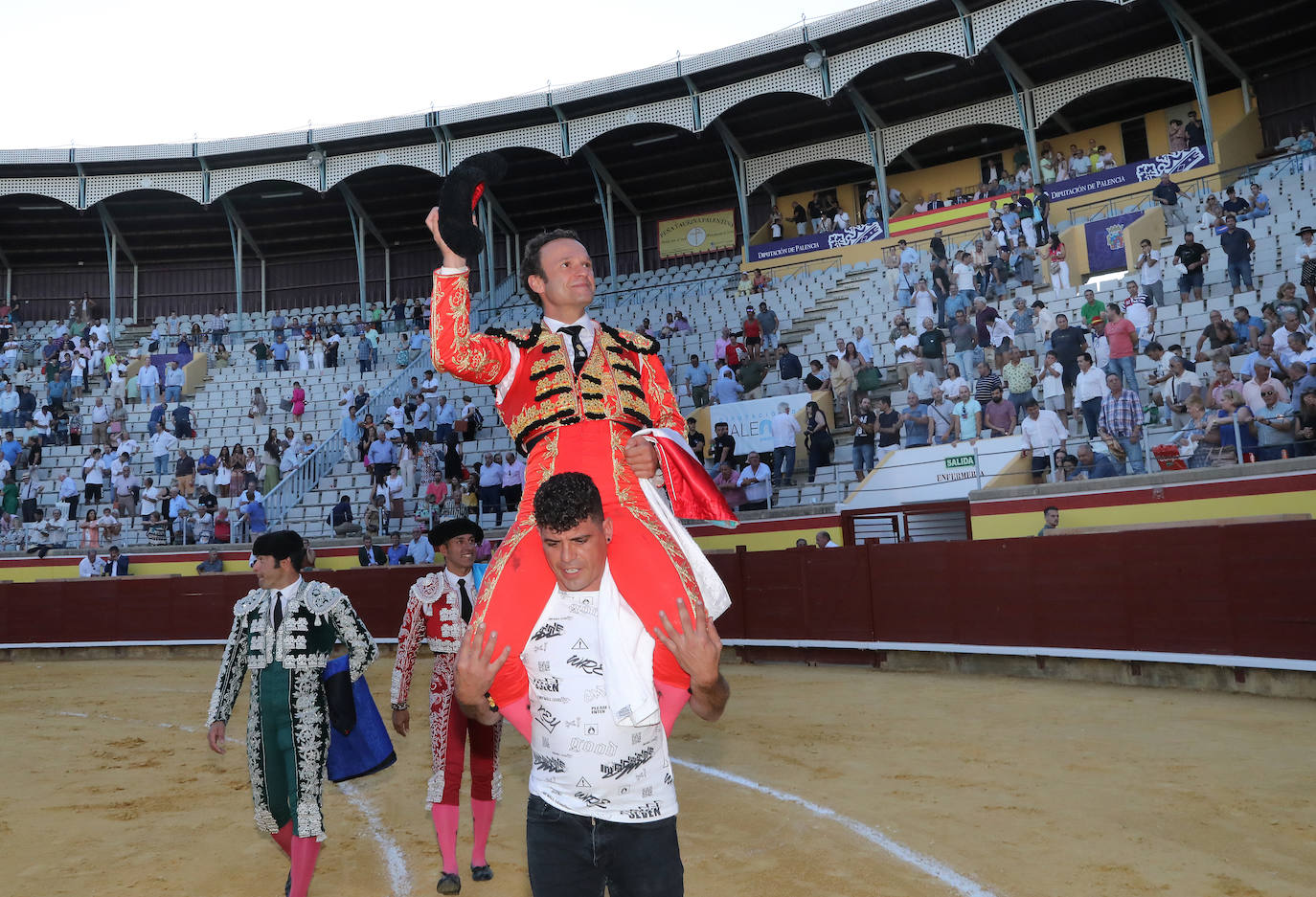 Fotos: Ferrera abre la Puerta Grande en la primera de San Antolín