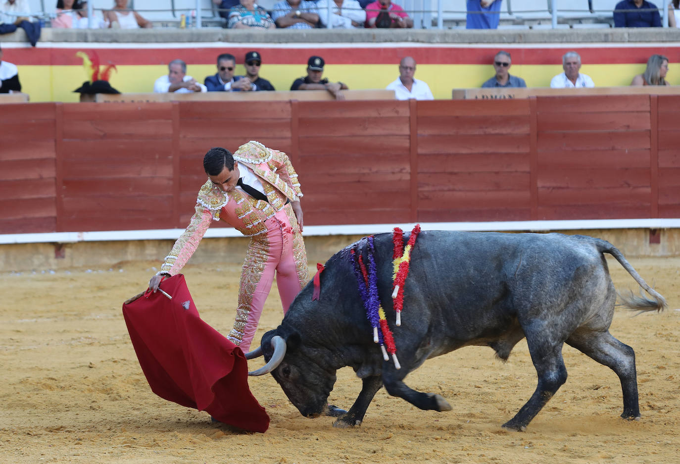 Fotos: Ferrera abre la Puerta Grande en la primera de San Antolín